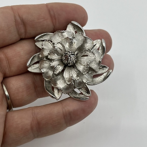 Vtg Signed Corocraft Enamel Chrysanthemum spider mum Silver flower brooch 2" - Picture 1 of 9